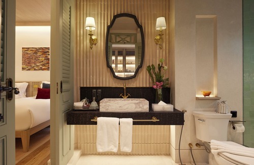 Khao Tao Hotel | Experience Charras Bhawan Hotel with Ocean Views & Pool