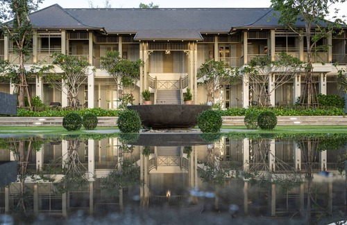 Khao Tao Villa | Discover Charras Bhawan Hotel with Pool and Ocean Views