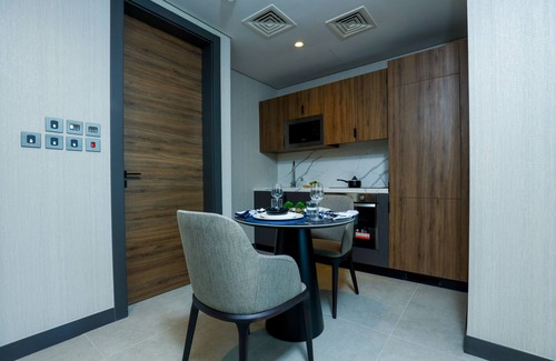 Manama Hotel | Discover Charthouse Bahrain: Pool, Breakfast & Family-Friendly