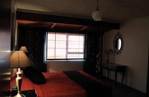 Thames Bed & Breakfast | Discover Chartre' Manor Bed & Breakfast - 4-Star Guest Rated