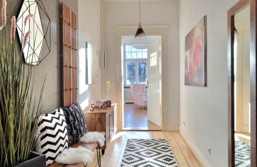 Hamelin Apartment | Elegant Charysma Hotel: Modern Comfort with Netflix Access