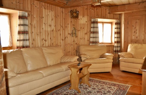Engadin Scoul House | Chasa Genuina - Inviting Retreat with Family-Friendly Amenities