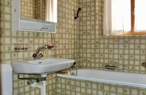 Engadin Scoul House | Chasa Genuina - Inviting Retreat with Family-Friendly Amenities