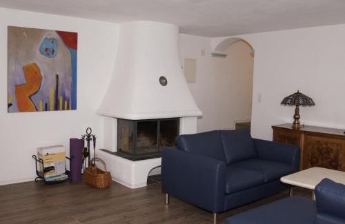 Zernez Apartment | Pet-Friendly Retreat at Chasa Melchior - Guest Rated 9.3/10