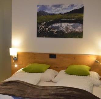 Ravaisch Apartment | Relax at Chasa Ravaischa: Spa and Child-Friendly Retreat