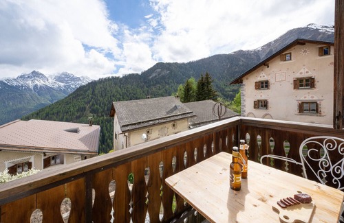 Vna Apartment | Chasa Rosa 1: Cozy Apartment in Sunny Mountain Village