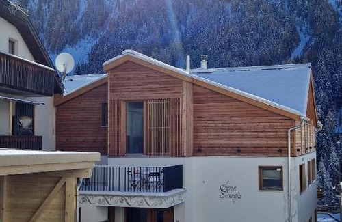 Ravaisch Apartment | Pet-Friendly Retreat at Chasa Siringia EG - Rated 9/10