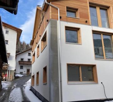Ravaisch Apartment | Pet-Friendly Retreat at Chasa Siringia EG - Rated 9/10