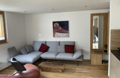 Ravaisch Apartment | Pet-Friendly Retreat at Chasa Siringia EG - Rated 9/10