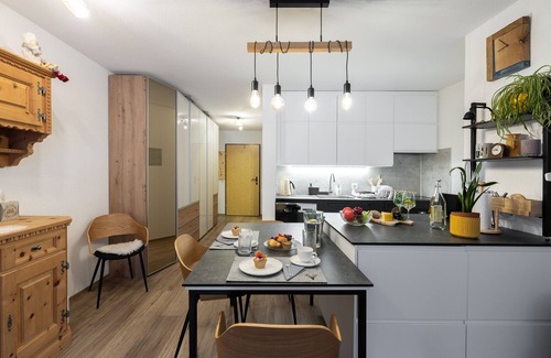 Engadin Scoul Apartment | Renovated Alpenchic Studio in Holiday Park Tulai F114