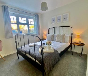 Rugeley Apartment | Discover Chase Heights: Family-Friendly Stay with Breakfast