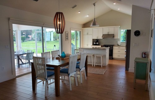 Groveland House | Idyllic Golf Course Retreat in Gated Community with Pool
