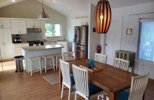 Groveland House | Idyllic Golf Course Retreat in Gated Community with Pool