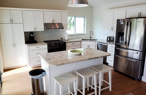 Groveland House | Idyllic Golf Course Retreat in Gated Community with Pool