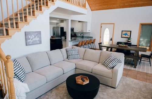 Elysian House | Experience a Waterfront Retreat at Lake Francis - Kayaks & More
