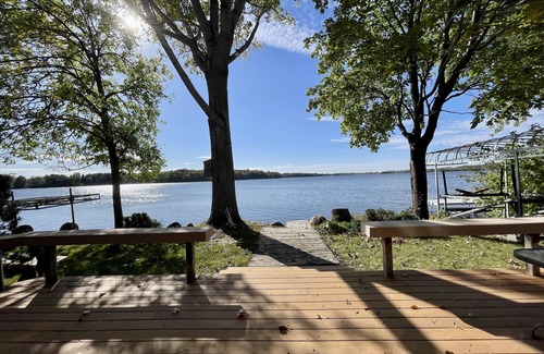 Elysian House | Experience a Waterfront Retreat at Lake Francis - Kayaks & More