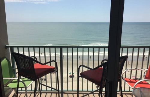 Myrtle Beach Condo | Oceanfront Retreat: Chasing Waves King Condo with Spa