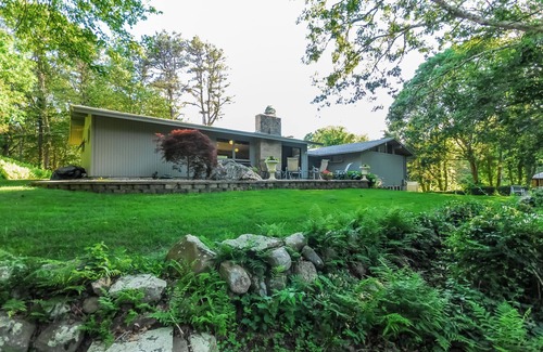 South Kingstown House | Relax at Chat's on the Rocks: Family-Friendly Ocean View Retreat