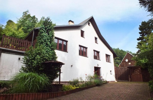 Perstejn Cabin | Discover Chata Údolíčko: Pet-Friendly Retreat with Hot Tub