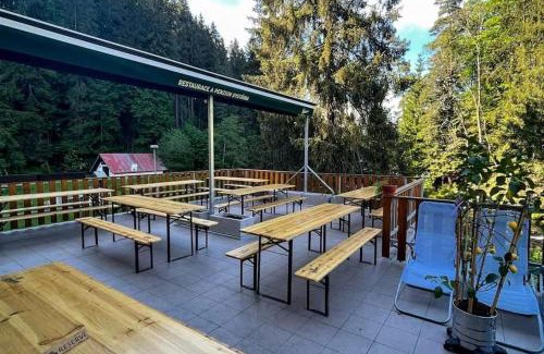 Srni House | Discover Comfort at Chata Čeňkovka – Family & Pet Friendly