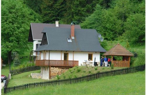 Cremosne Cabin | Experience Chata 23: Top-Rated Stay with Pool & Spa