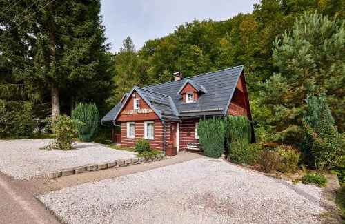 Zacler Ski Chalet | Discover Chata 70 Dřevěnka: Family-Friendly Retreat in Krkonoše