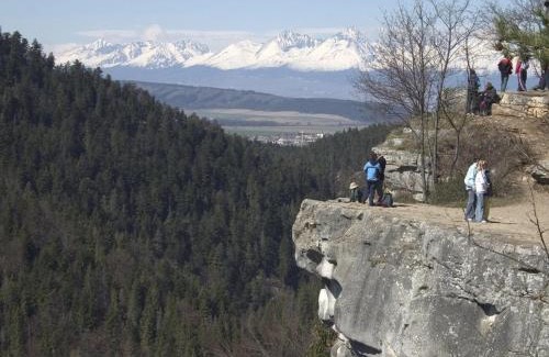 Spisske Tomasovce Ski Chalet | Family-Friendly Chata Adrian in Slovak Paradise Awaits