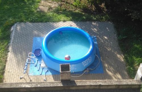Pozlovice Cabin | Cozy Chata Amálka with Pool & Breakfast for Your Getaway