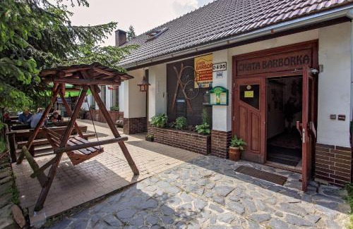 Horni Becva Ski Chalet | Cozy Chata Barborka: Pet-Friendly Retreat with Pool