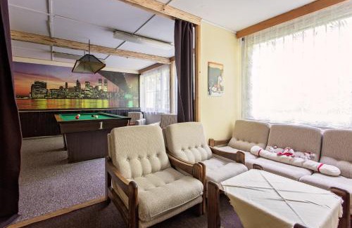 Horni Becva Ski Chalet | Cozy Chata Barborka: Pet-Friendly Retreat with Pool