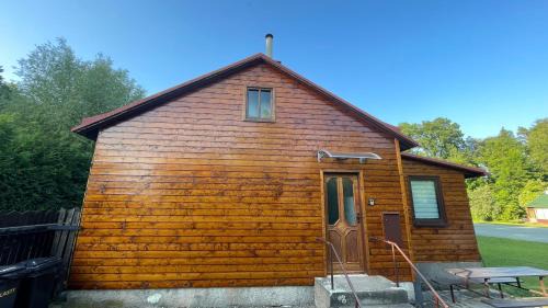 Cerveny Kostelec Ski Chalet | Pet-Friendly Chata Brodský with Oceanfront Views