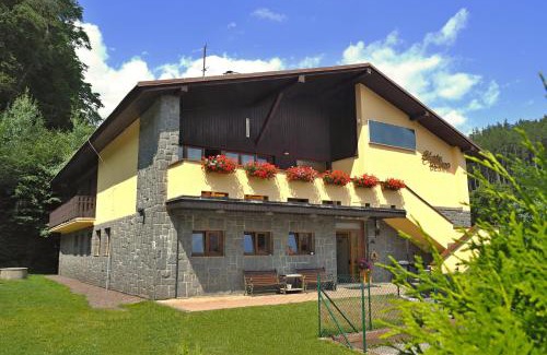 Zacler House | Discover Chata DESMO: Family-Friendly with Pool & Hot Tub
