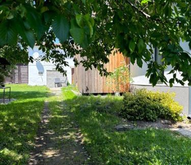 Horka House | Top-Rated Chata Doma: Pet-Friendly Family Retreat