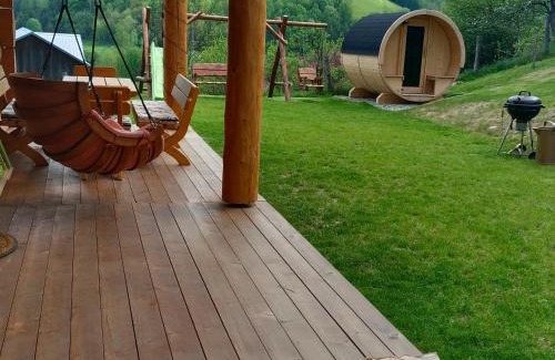Polany Apartment | Discover Family-Friendly Chata Dziewięćsił with Hot Tub
