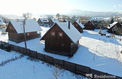 Stredne Malatiny Ski Chalet | Discover Chata Ellas: Pet-Friendly Retreat with Pool