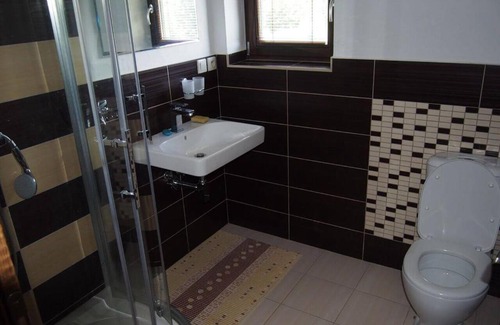 Klokocov House | Family-Friendly Retreat at Chata Gazdovský Dvor with Hot Tub