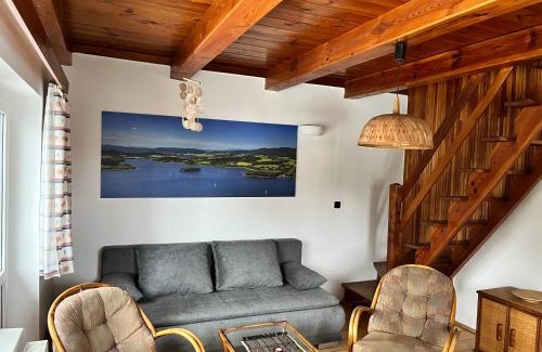 Karlovy Dvory House | Cozy Chata Hůrka: Pet-Friendly Oceanfront Retreat