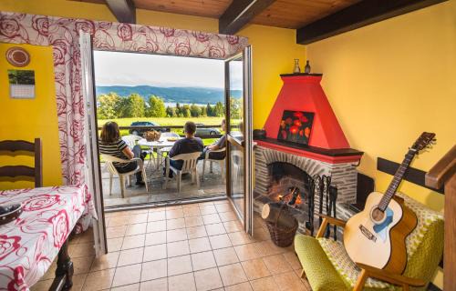 Lipno nad Vltavou Cabin | Chata Hansenka: Family and Pet Friendly Retreat Awaits