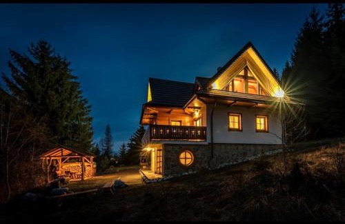Liptovsky Jan House | Top-Rated Chata Havran: Family-Friendly Retreat with Kitchen