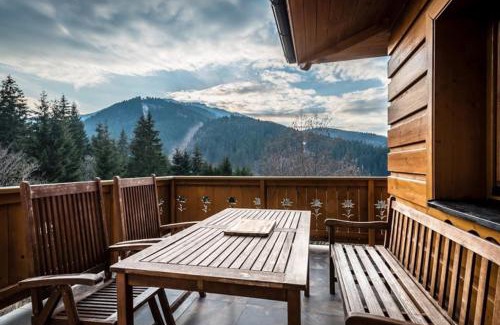 Liptovsky Jan House | Top-Rated Chata Havran: Family-Friendly Retreat with Kitchen