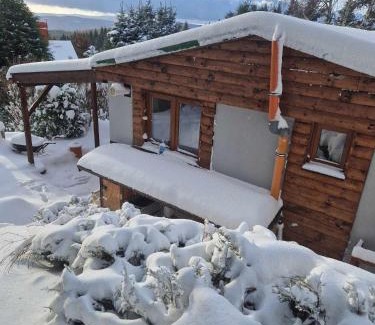 Medenec House | Relax at Chata Jelení: Hot Tub & Spa Retreat Awaits