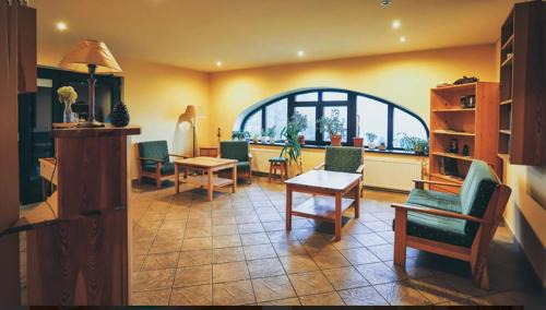 Kasperske Hory House | Pet-Friendly Chata Kačerov with Breakfast & Hot Tub