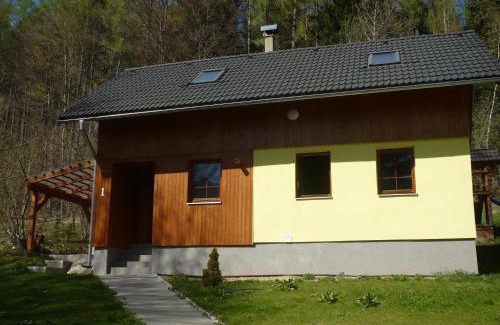 Loucna nad Desnou Apartment | Discover Comfort at Chata Koutík - Pet and Child Friendly!