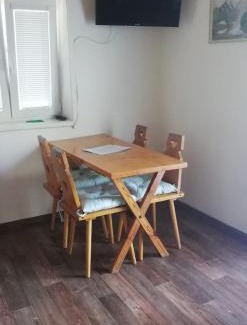 Novy Malin House | Cozy Retreat at Chata Krásno - Family and Pet Friendly!