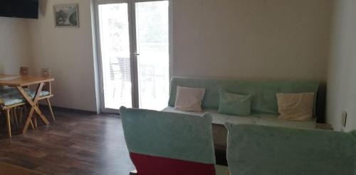Novy Malin House | Cozy Retreat at Chata Krásno - Family and Pet Friendly!