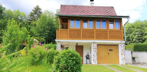 Chroboly Apartment | Discover Chata Kubíček na Šumavě: Pet-Friendly Retreat