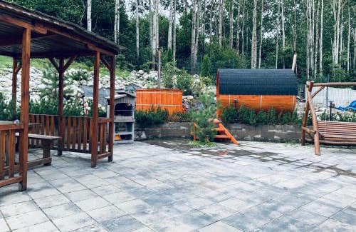 Smrecany House | Top-Rated Chata Lipa: Family-Friendly with Hot Tub Bliss