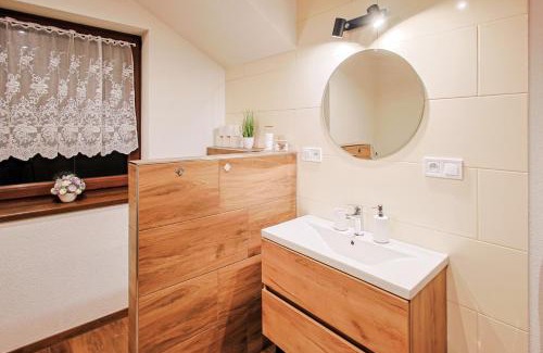 Liptovska Osada House | Experience Chata Liptov: Family-Friendly Getaway Awaits