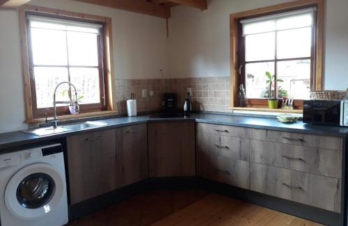 Liptovsky Trnovec Cabin | Pet-Friendly Chata Liptovská Mara with Ocean View & Hot Tub