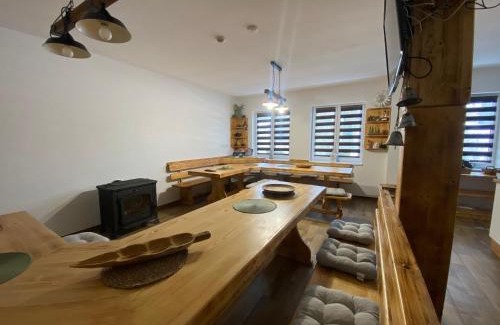Loucna Pod Klinovcem Ski Chalet | Family-Friendly Retreat at Chata Mamutka-New with Kitchen